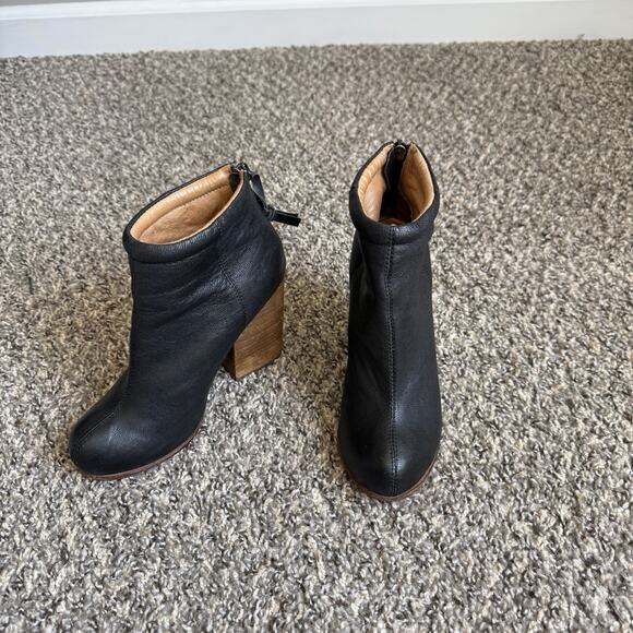 Jeffrey Campbell Rumble Ankle Boots 6 M Black Leather Stacked Block Heels Zip - Picture 2 of 8